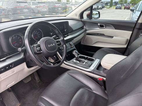 Used 2022 Kia Carnival LX FWD image 4