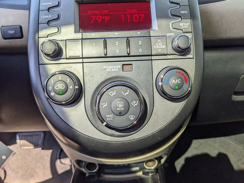 Used 2011 Kia Soul ! FWD image 27