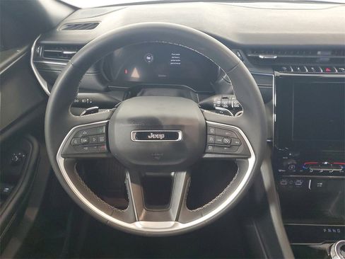 Used 2024 Jeep Grand Cherokee L Laredo image 14