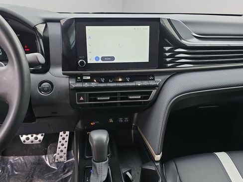 Used 2025 Toyota Camry SE image 16