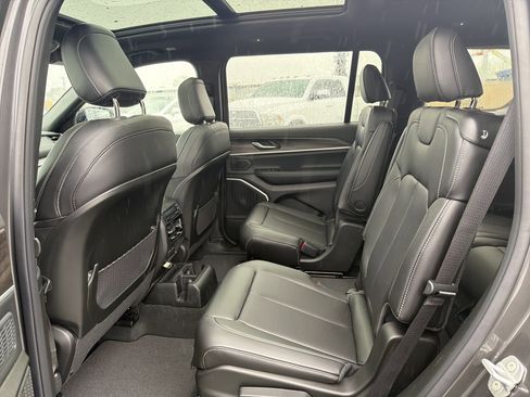 New 2026 Jeep Grand Cherokee L Limited w/ Luxury Tech Group II AWD/4WD image 11