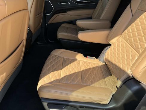 Used 2024 Cadillac Escalade Premium Luxury w/ Performance Package image 19