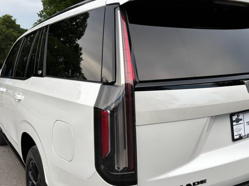 Used 2023 Cadillac Escalade Sport w/ LPO, ONYX Package AWD/4WD image 11