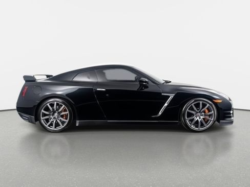 Used 2015 Nissan GT-R Premium image 4