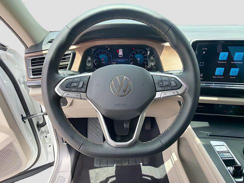 Used 2024 Volkswagen Atlas SE FWD image 39