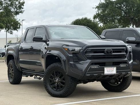 Used 2025 Toyota Tacoma TRD Sport AWD/4WD image 2
