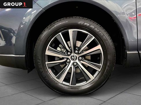 Certified 2021 Toyota Venza LE image 10