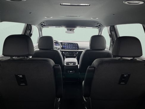 New 2026 Chevrolet Traverse LT image 13