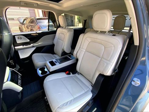Used 2025 Lincoln Aviator Reserve w/ Luxury Package RWD image 21