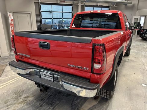 Used 2005 Chevrolet Silverado 2500 LS image 28