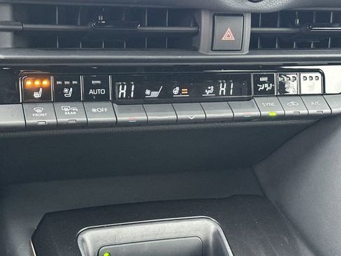 Used 2025 Toyota Crown Signia image 17