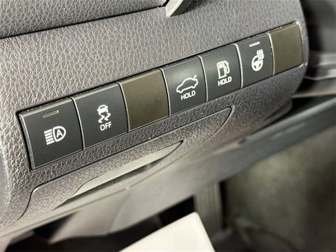 Used 2022 Toyota Camry SE image 10