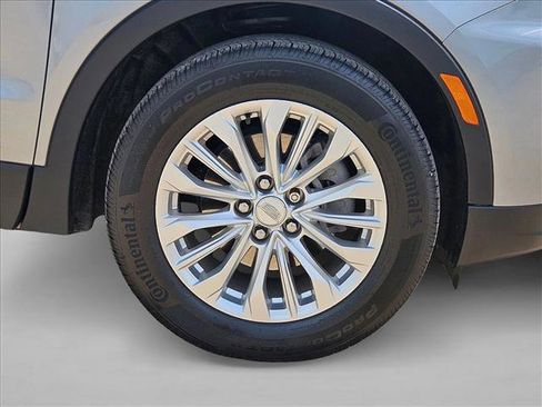 Used 2024 Cadillac XT4 Luxury w/ Cold Weather Package FWD image 23