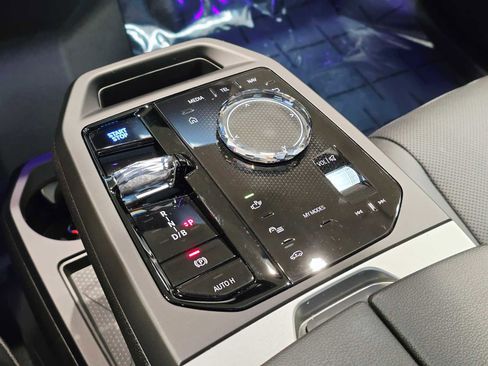 Used 2025 BMW iX M60 image 16