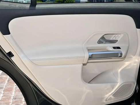 Used 2022 Mercedes-Benz GLB 250 w/ Premium Package Lite image 16