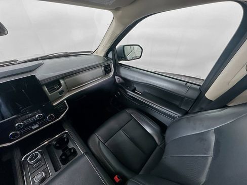 Used 2023 Ford Expedition Max XLT image 11