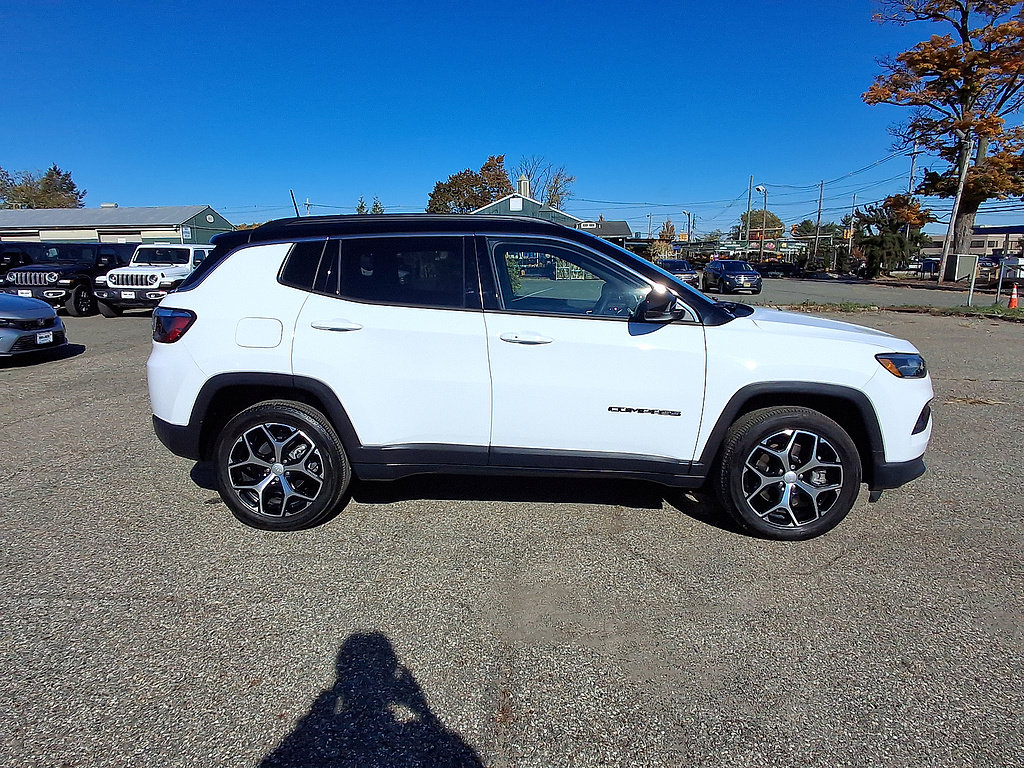 Used 2024 Jeep Compass Limited w/ Sun and Sound Group AWD/4WD image 32