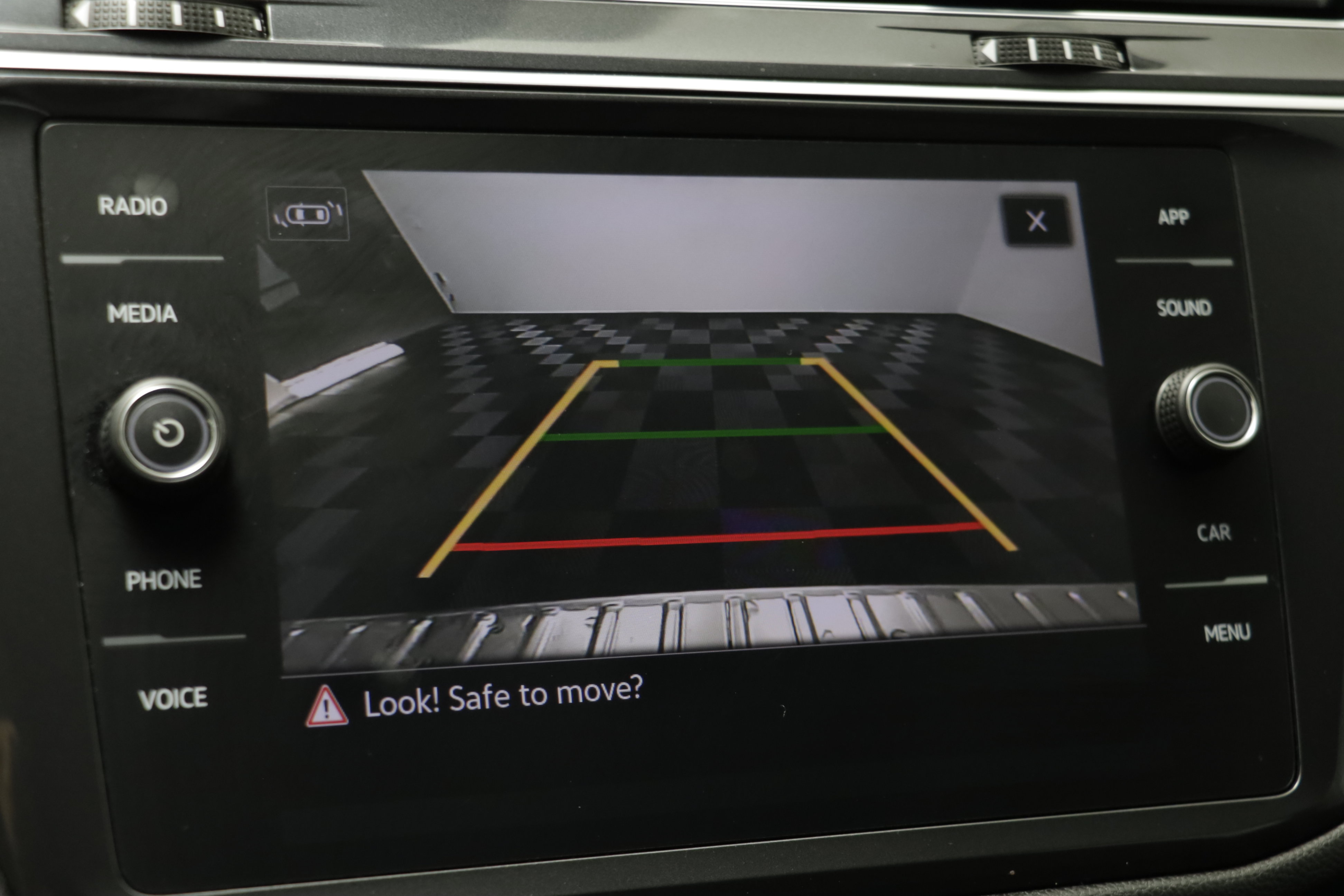 Used 2022 Volkswagen Tiguan SE AWD/4WD image 9