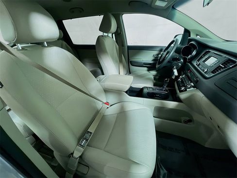 Used 2016 Kia Sedona LX w/ LX Convenience Package image 25