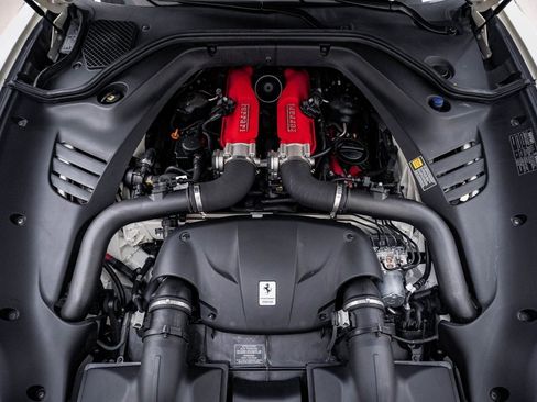 Used 2015 Ferrari California T image 41