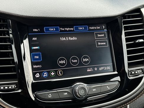 Used 2022 Chevrolet Trax LT w/ LT Convenience Package image 24