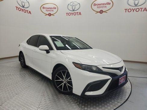 Used 2024 Toyota Camry SE image 1
