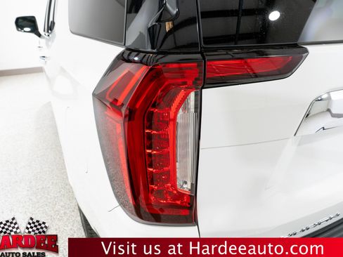 Used 2022 GMC Yukon SLT w/ SLT Premium Package AWD/4WD image 9