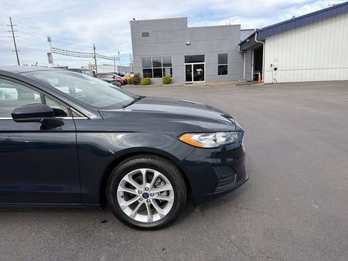 Used 2020 Ford Fusion SE FWD image 2