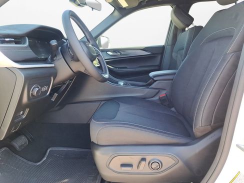 New 2025 Jeep Grand Cherokee Laredo X image 19