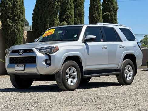 Used 2017 Toyota 4Runner SR5 RWD image 8