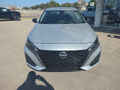 Used 2026 Nissan Altima 2.5 SV AWD/4WD image 2