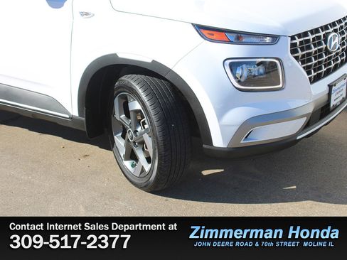 Used 2022 Hyundai Venue Limited image 20