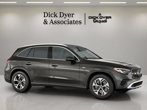 Used 2025 Mercedes-Benz GLC 350e 4MATIC image 6