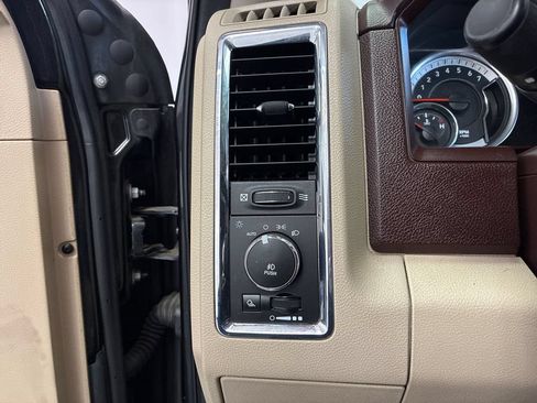 Used 2016 RAM 1500 Laramie AWD/4WD image 11