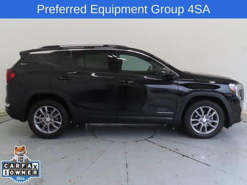 Used 2024 GMC Terrain SLT image 2