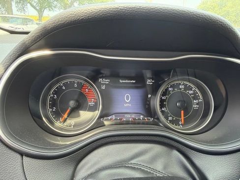 Used 2022 Jeep Cherokee Latitude Lux FWD image 8