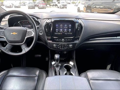 Used 2023 Chevrolet Traverse LT FWD image 7