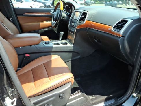 Used 2013 Jeep Grand Cherokee Overland w/ Advance Technology Group AWD/4WD image 30