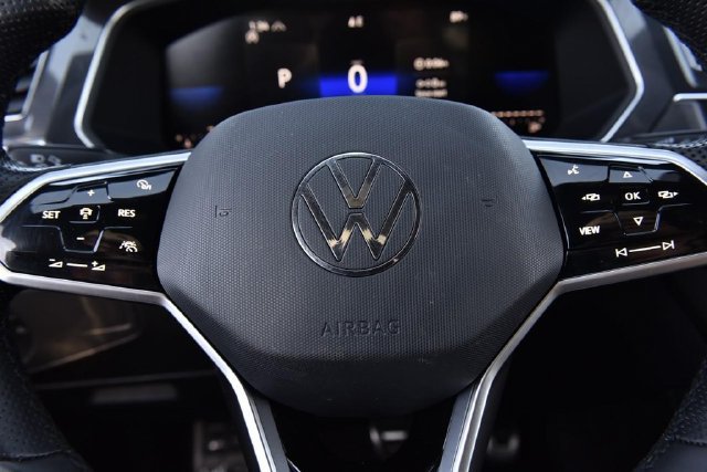Certified 2023 Volkswagen Tiguan SE R-Line AWD/4WD image 19