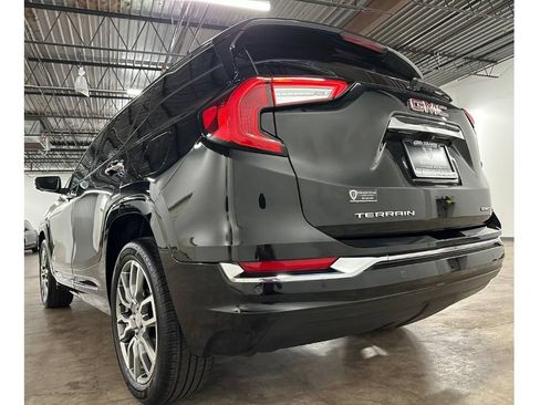Used 2024 GMC Terrain Denali w/ Denali Premium Package AWD/4WD image 17