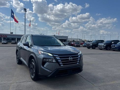 Certified 2025 Nissan Rogue SV AWD/4WD image 2