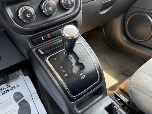 Used 2016 Jeep Patriot Sport FWD image 30