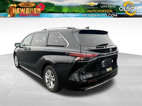 Used 2021 Toyota Sienna Limited image 3