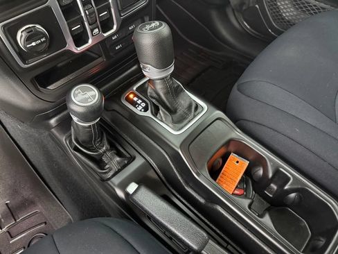 Used 2018 Jeep Wrangler Unlimited Sport S AWD/4WD image 15