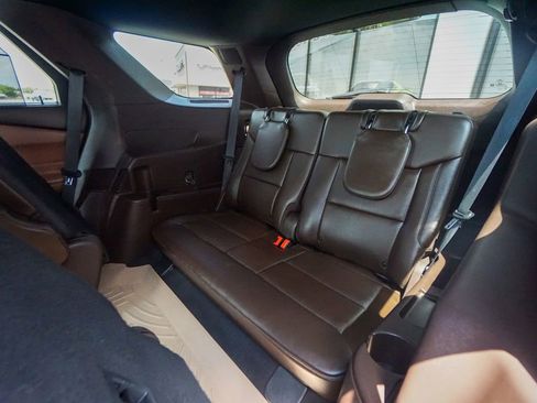 Used 2021 Ford Explorer King Ranch w/ Premium Technology Package image 38