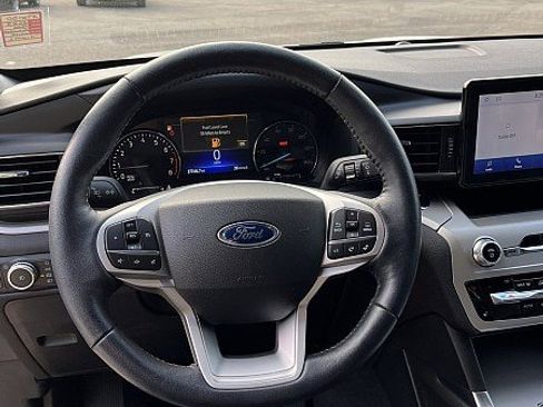 Used 2023 Ford Explorer XLT w/ Equipment Group 202A AWD/4WD image 9