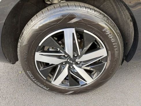 Certified 2023 Kia Sorento S w/ Panoramic Sunroof Package FWD image 51