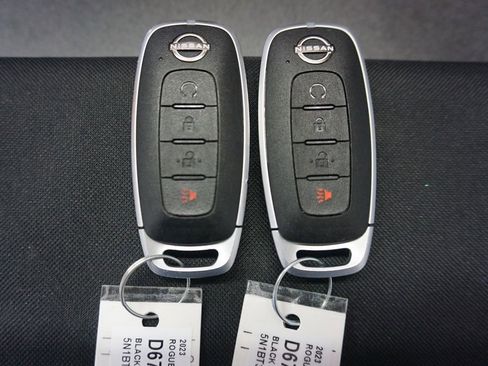 Used 2023 Nissan Rogue SV FWD image 16