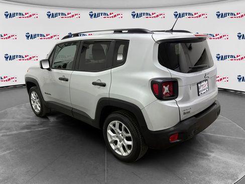 Used 2017 Jeep Renegade Latitude AWD/4WD image 5