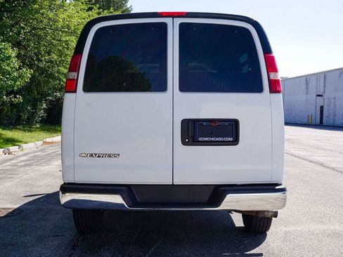 Used 2017 Chevrolet Express 3500 LT w/ LT Preferred Equipment Group RWD image 16